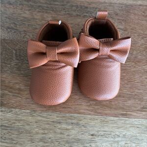 Infant bow shoes